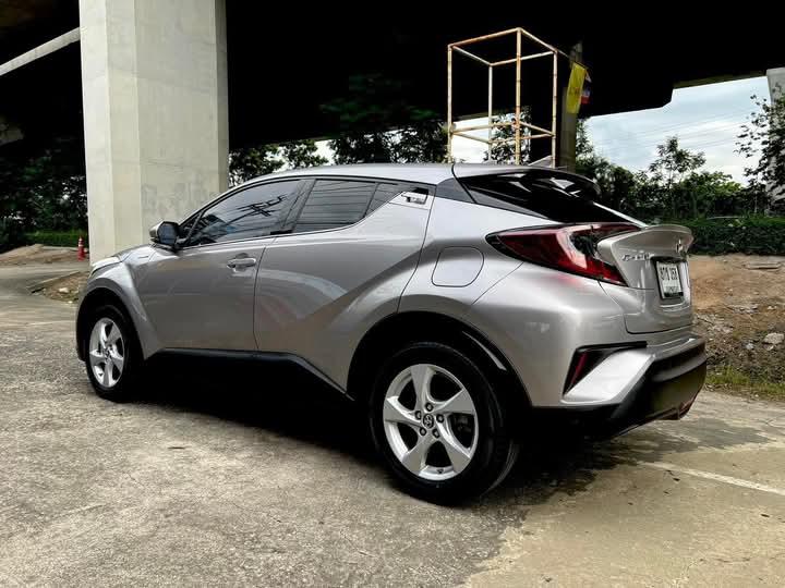 Toyota CHR สีเทาสวย 4