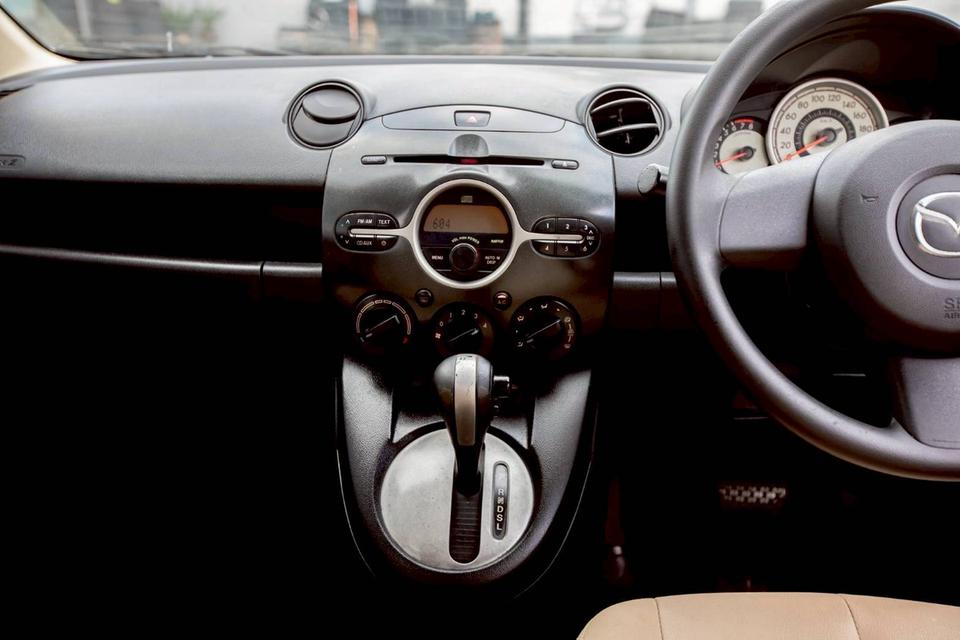 Mazda2 1.5 Groove Sedan ปี 2011 สีขาว เกียร์ออโต้ 16