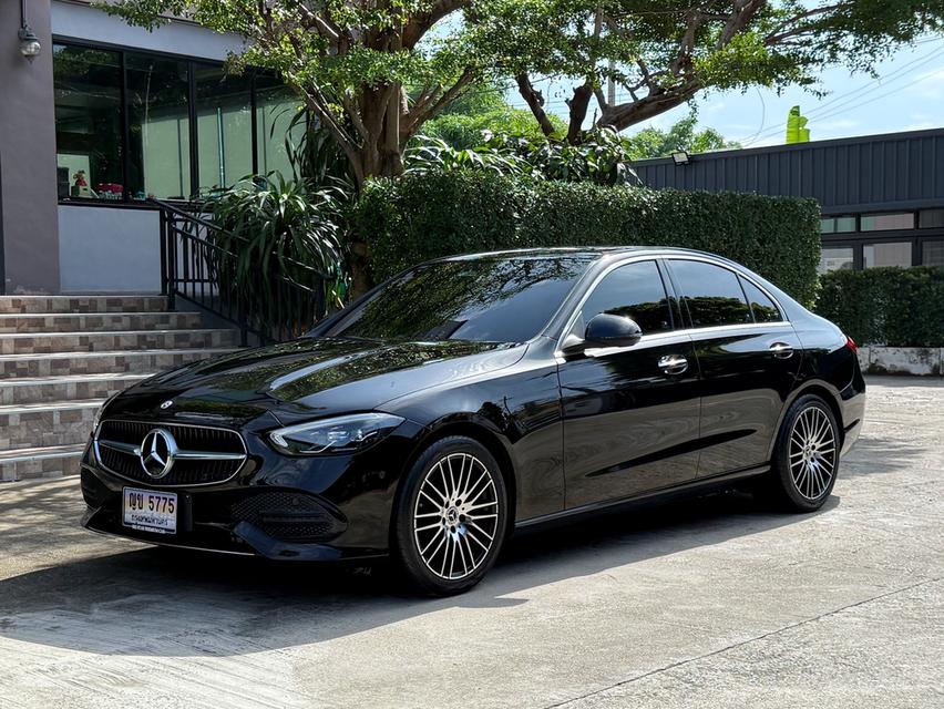 2023 BENZ C220D W206 รถมือเดียวออกป้ายแดง รถวิ่งน้อย ไม่เคยมีอุบัติเหตุ วารันตีศูนย์ยังเหลืออีกนานครับ