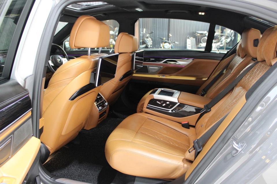 รหัสรถ JRS2714 BMW Series 730Ld Big Nose  M Sport 2020  11