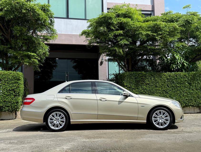 2011 BENZ E200 CGI ( รถมือเดียวออกป้ายแดง ) รถวิ่งน้อย เข้าศูนย์ตามระยะ ไม่เคยมีอุบัติเหตุ สภาพสมบูรณ์ พร้อมใช้งานครับ