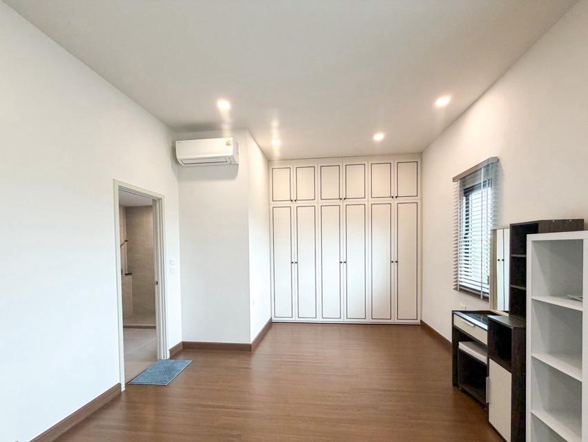 🏡🔥 ให้เช่าบ้านหรู BRITANIA BANGNA–SRIVAREE บ้านหลังมุมติดสวน! 4 ห้องนอน 5 ห้องน้ำ จอดรถ 3 คัน ค่าเช่า 79,000 บาท/เดื 11
