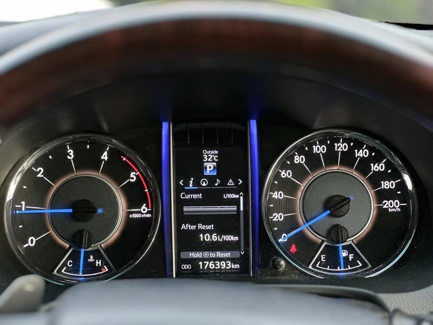 TOYOTA FORTUNER 2.4 V 2WD ปี 2016 10