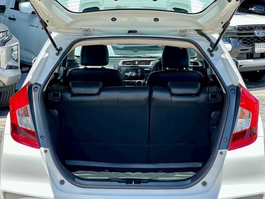 ปี 2020 HONDA JAZZ, 1.5 i-VTEC S โฉม ปี14-ปัจจุบันสีขาว เกียร์ออโต้ เครื่องเบนซิน มือเดียวป้ายแดง 17
