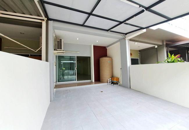 ขายทาวน์เฮ้าส์ หมู่บ้านนลิน อเวนิว 2 ซอยรามคำแหง 144 เนื้อที่ 17 ตร.ว. 3 ชั้น 3 นอน 3 น้ำ 3