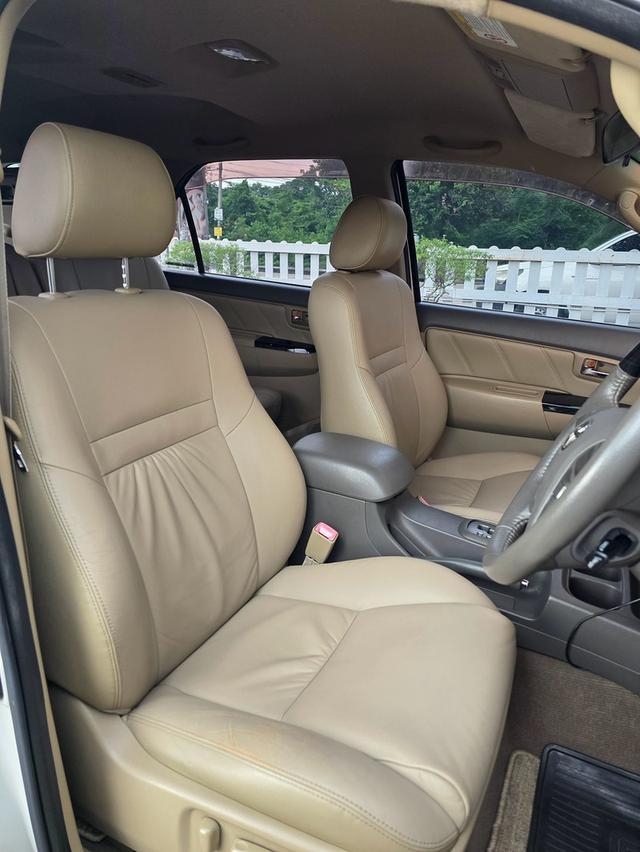 Toyota Fortuner 3.0 V VSC สีขาว ปี 2013 ไมล์ 140,000 กม. รูปที่ 8