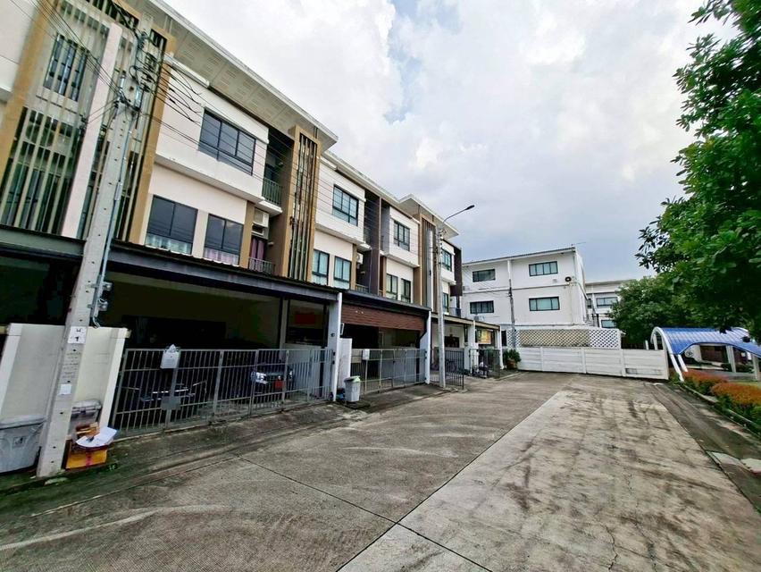 ขายบ้าน 3 ชั้น หมู่บ้านพาทิโอ วิภาวดี-สรงประภา ถนนประชาอุทิศ 2