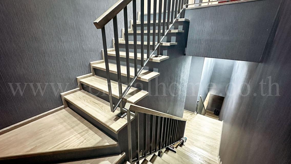ทาวน์โฮม เธอ ลาดพร้าว 93 ระดับ Luxury 3.5 ชั้น Fully Furnishe มีลิฟต์ในตัว พร้อมอยู่ 12