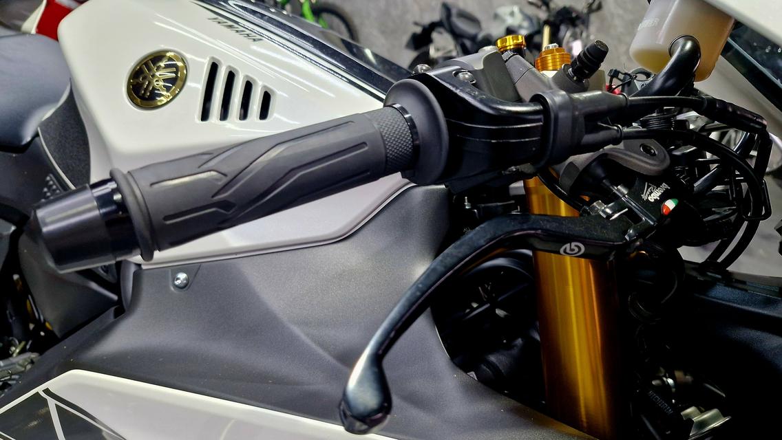 Yamaha R7 14