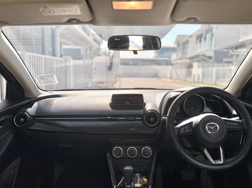 รถบ้านเจ้าของขายเอง Mazda 2 1.3 Skyactiv-G ปี 2017 สีเทา สภาพกริ๊บ ไมล์แท้ 120,xxx กม. เพิ่งเปลี่ยนยาง YOKOHAMA ใหม่ยกชุด รูปที่ 8