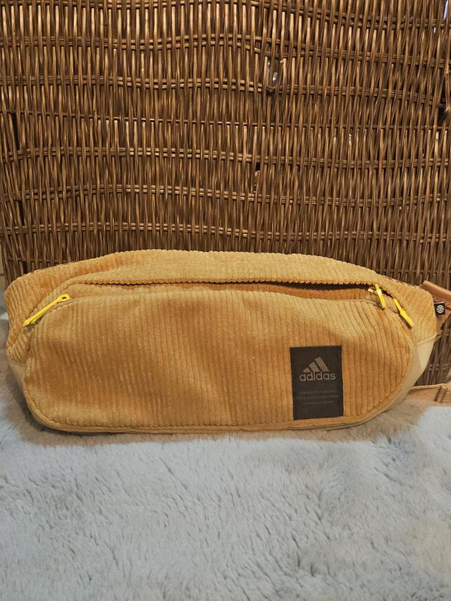 กระเป๋าคาดอกลูกฟูก adidas [แท้]