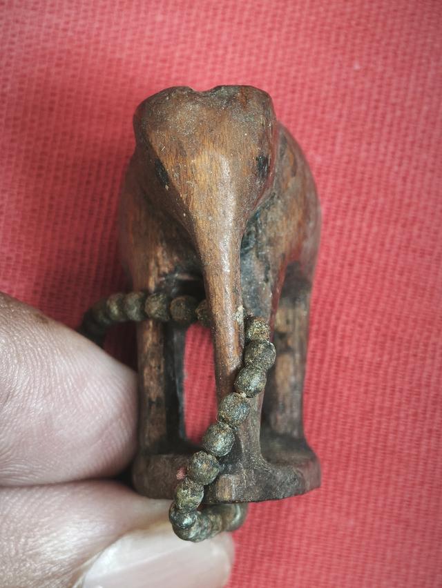 ช้างไม้แกะ หลวงพ่อครื้น วัดสังโฆฯ สุพรรณบุรี