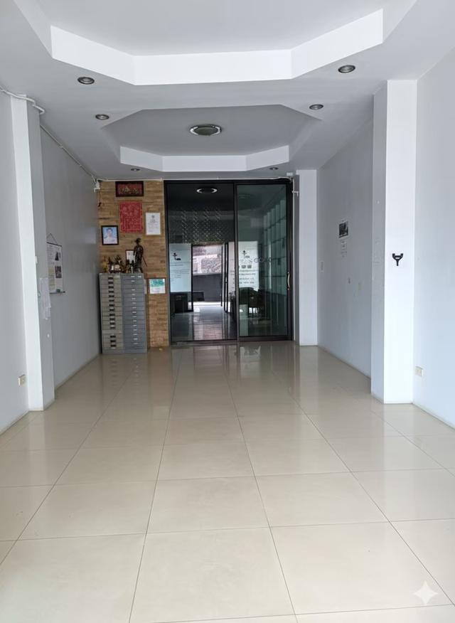 ขาย อาคารพานิชย์  ใจกลางเมือง** ทำเลดี  หน้าห้างโรบินสัน จันทบุรี ( ทำเลธุรกิจ สามารถต่อยอดได้ ) เนื้อที่ 19.5 ตารางวา ราคา 5,500,000 บาท 7