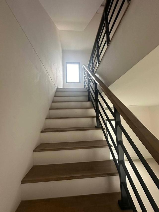 ขาย 🏢 ทาวน์โฮม 3 ชั้นหลังริม สภาพใหม่ไม่เคยเข้าอยู่ โครงการ บ้านกลางเมือง สุขุมวิท-อ่อนนุช 💥ฟรีของแถม แอร์ใหม่ 1 เครื่อง และ ประตู Digital lock บ้าน 4