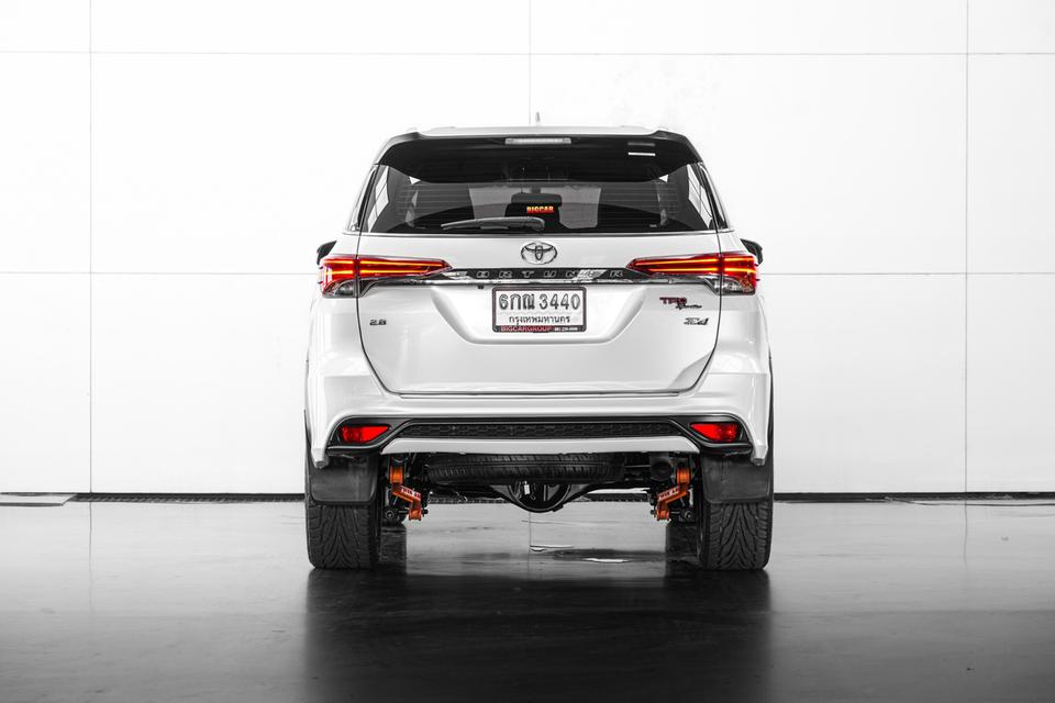 2016 Toyota Fortuner 2.8 TRD Sportivo 4WD SUV AT  สีขาว ไมล์ 140764 กม. 6