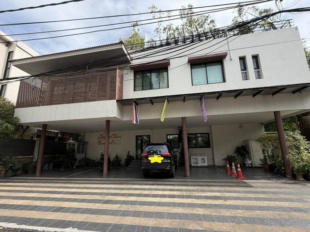 ให้เช่าบ้านหรูใจกลางสุขุมวิท 220 ตรม. 3 ห้องนอน บ้านศศิดา (Baan Sasida) สุขุมวิท 24 บ้านหรูทำเลศักยภาพ ใกล้ BTS พร้อมพงษ 1