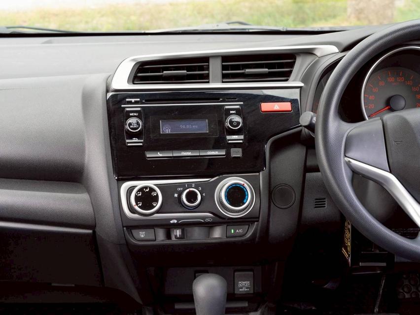 Honda Jazz 1.5S ปี จด 2015 9