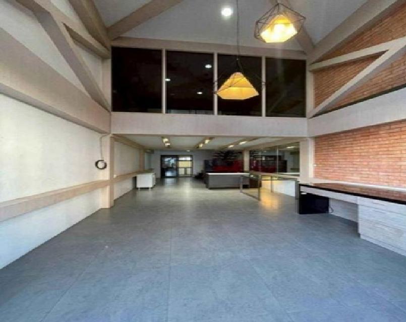 ให้เช่าอาคาร / Home Office 4.5 ชั้น ซอยวิภาวดีรังสิต 20 ลาดพร้าว หรือ รัชดาภิเษก ทำเลดี แอร์ 3 เครื่อง 6