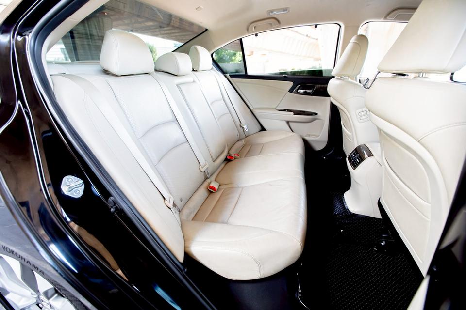 Honda Accord 2.0EL ปี 2013 สีดำ มือเดียวป้ายแดง 12