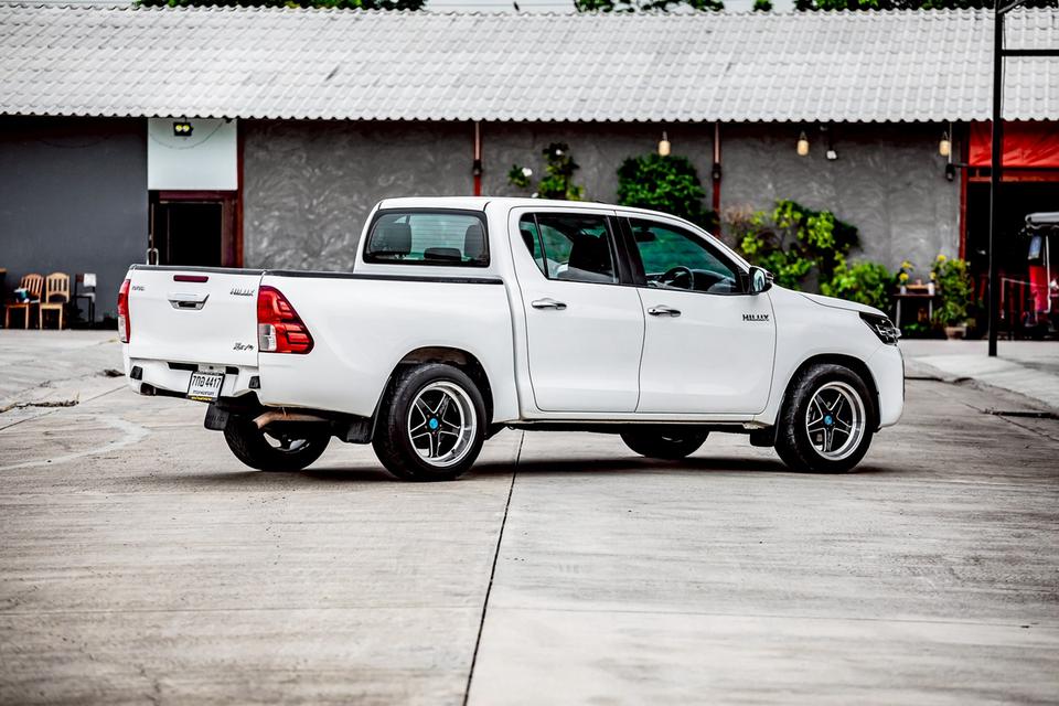 TOYOTA HILUX REVO 2.4 E DOUBLE CAB สีขาว ปี 2018  6