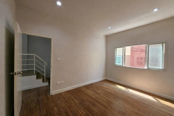 ขายทาวน์โฮม 3 ชั้น รีโนเวทใหม่ ข้างซอยวัดบางปิ้ง ถ.ศรีนครินทร์ อ.บางเมือง จ.สมุทรปราการ โทร 098-5459419 5