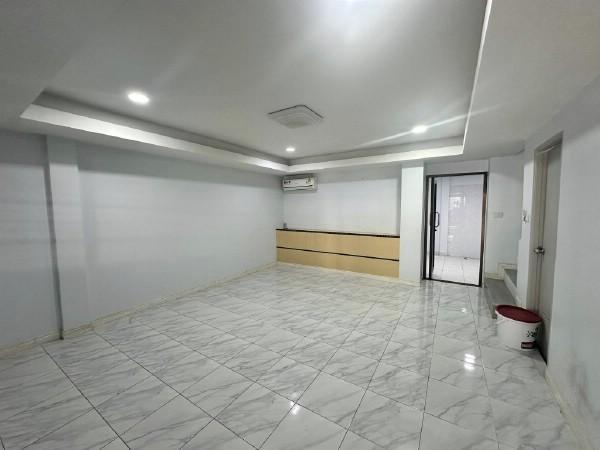 ให้เช่าโฮมออฟฟิศสรีโนเวทใหม่ย่านลาดพร้าว80 พื้นที่ใช้สอย 300 ตรม. พิกัดเขตวังทองหลาง กรุงเทพฯ ใกล้ MRT ลาดพร้าว 71 4