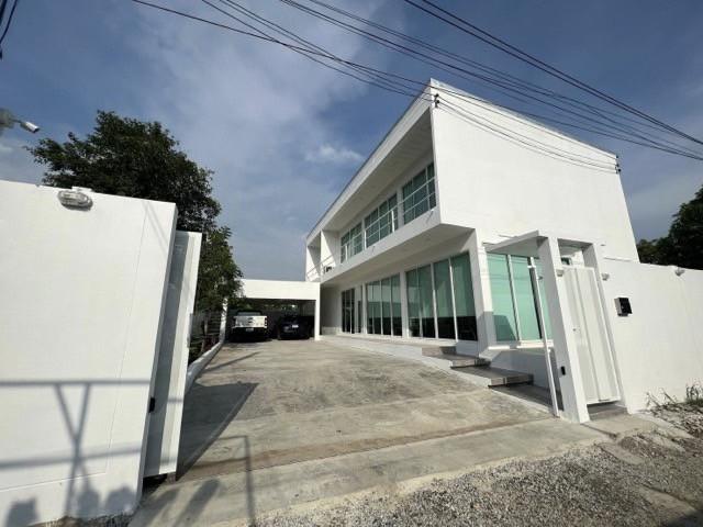 ให้เช่าบ้านเดี่ยว 2 ชั้น Locationลาดกระบัง บ้านสไตล์ Modern พร้อมเฟอร์นิเจอร์อุปกรณ์เครื่องใช้ไฟฟ้า เหมาะสำหรับพักอาศัย ทำAirbnb  1