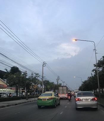 200 ตารางวา เดินทางสะดวก หน้ากว้างมาก ใกล้ตลาดสด โรงพยาบาล สนามบินสุวรรณภูมิ มหาวิทยาลัยพระจอมเกล้า รถไฟฟ้าและมอเตอร์เวย์ ถนนตัดใหม่กรุงเทพกรีฑา พระรา 14