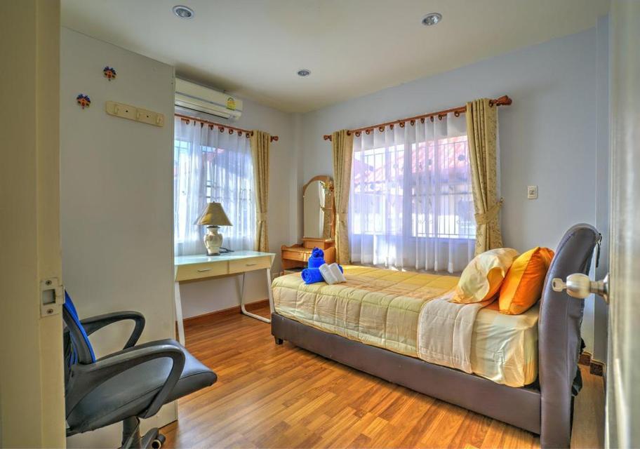 🏡🌟 ให้เช่าบ้านเดี่ยว 2 ชั้นหลังใหญ่ ทำเลดี เดินทางสะดวก ใกล้ร้านสะดวกซื้อ ตลาด และห้างสรรพสินค้า เหมาะสำหรับอยู่อาศัยหรือครอบครัวใหญ่ 3