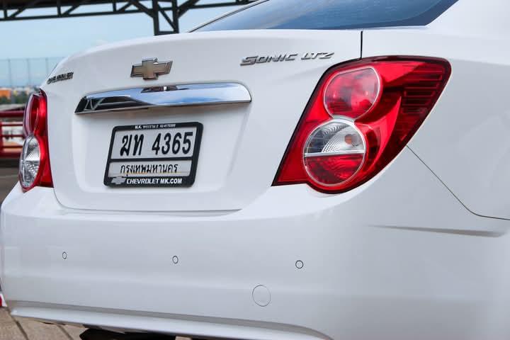 Chevrolet Sonic สีขาวสวยๆ 13