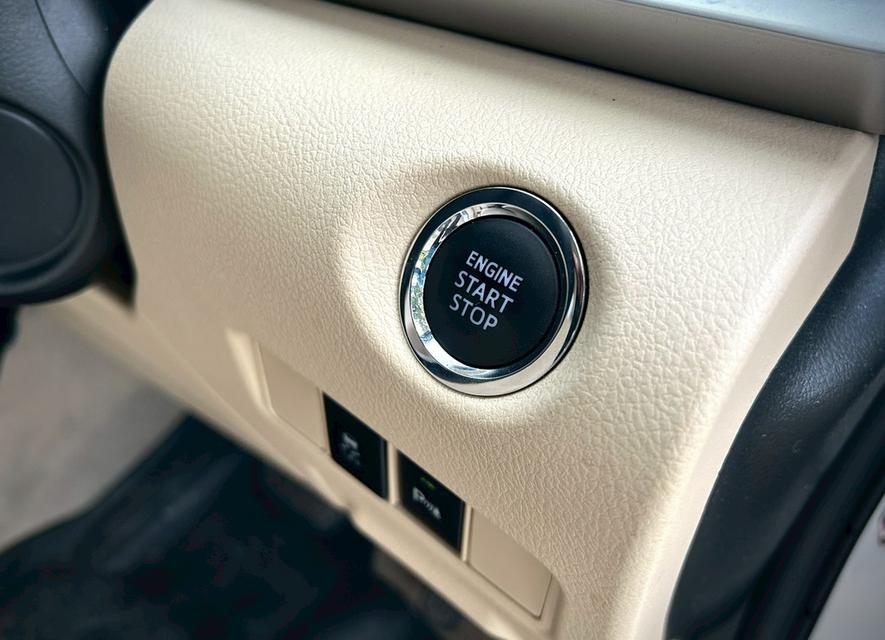 Toyota Yaris Ativ 1.2G ปี17 8