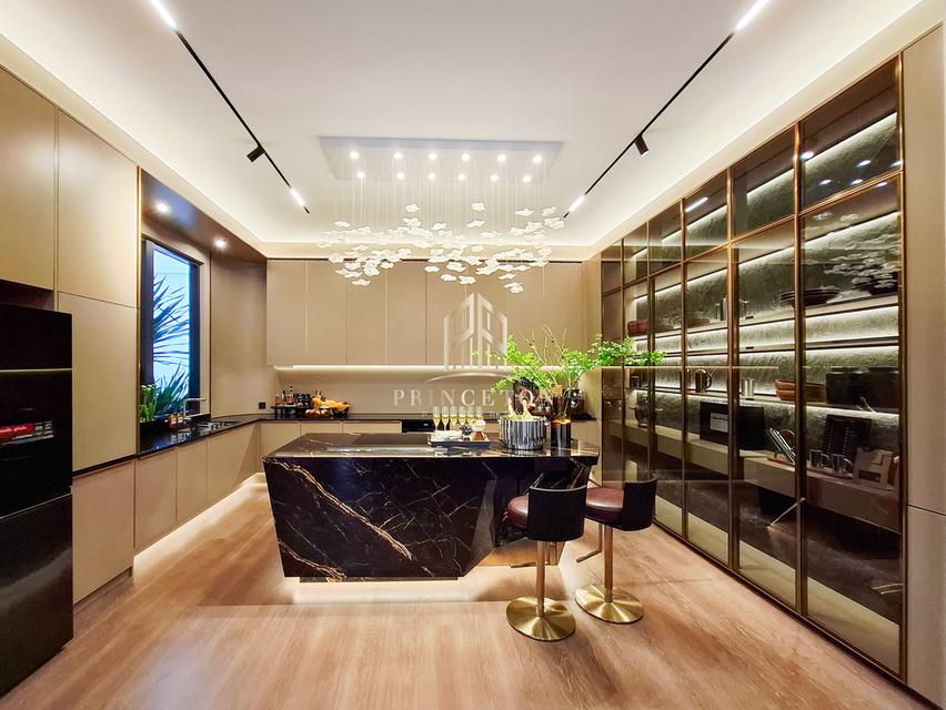 VIVE New Krungthep Kreetha 3-Storey Modern Show Home 8