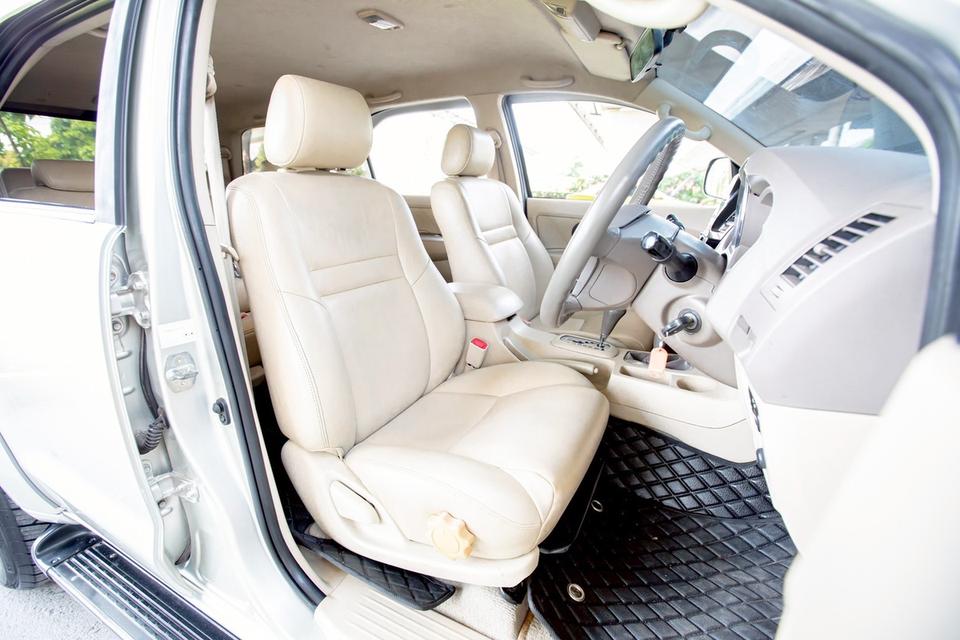 TOYOTA FORTUNER 3.0V 4WD สีเทา เกียร์ออโต้ ปี 2007  11