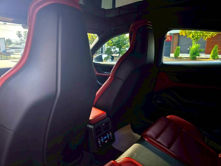 รหัสรถ KPV9384 2021 Porsche Taycan 4S สีเทา ภายในแดง 12