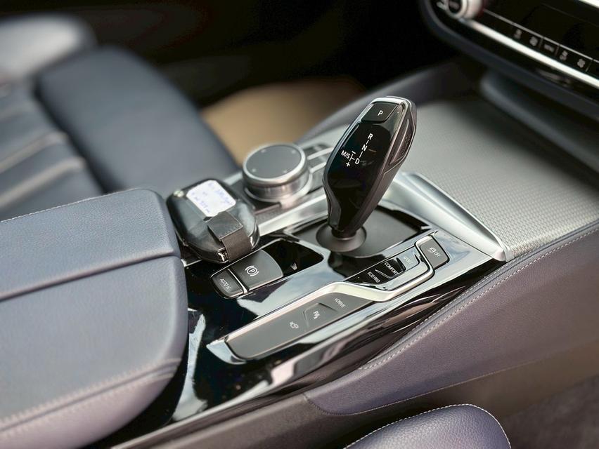 รถบ้านมือเดียว​ BMW 530e M Sport G30 ปี2020 สีขาว  13