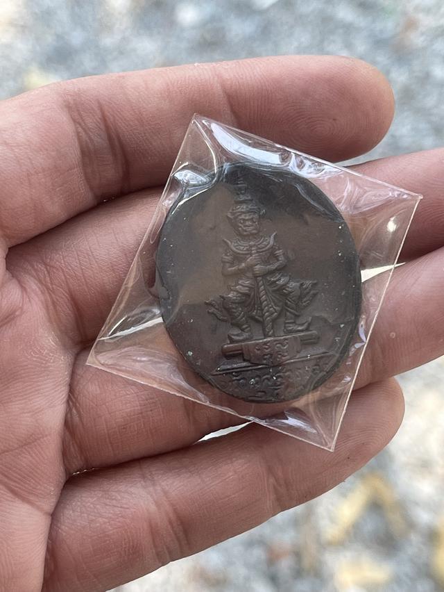 เหรียญท้าวเวสสุวรรณที่ระลึกสมโภชศาลพระหลักเมือง จังหวัดอุดรธานี รุ่นปี พ.ศ. 2542