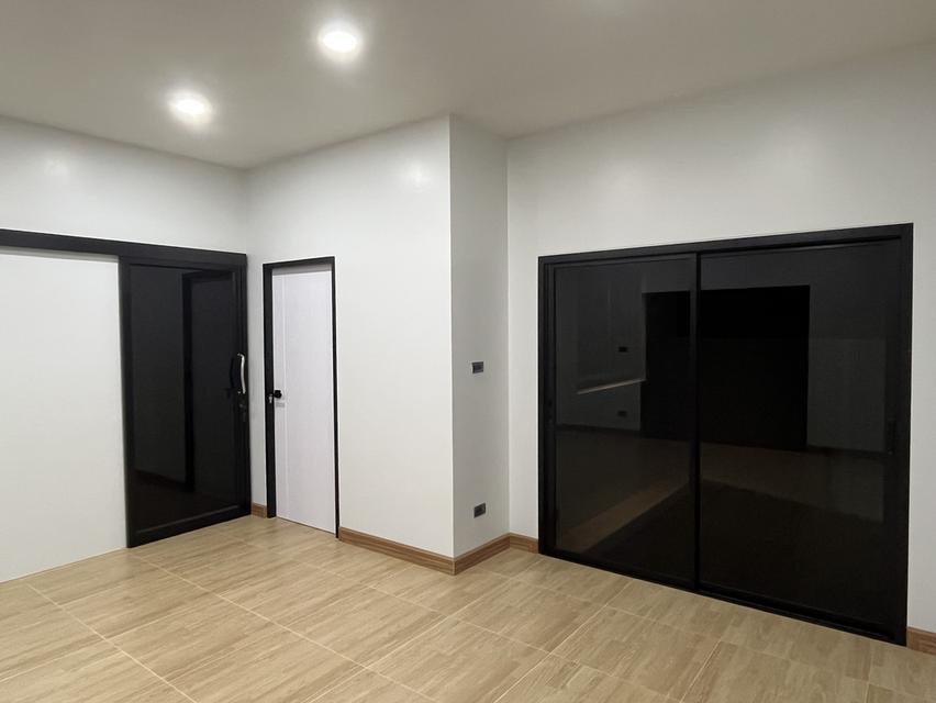 🏡 บ้านเดี่ยวที่มาพร้อมความเป็นส่วนตัวด้วยดีไซน์พิเศษ 2 ห้องนอน 2 ห้องน้ำ 1 ที่จอดรถ และสวน ส่วนตัวภายในบ้าน กับพื้นที่ใช้สอย 100 ตรม. ที่ดินเริ่มต้น 2