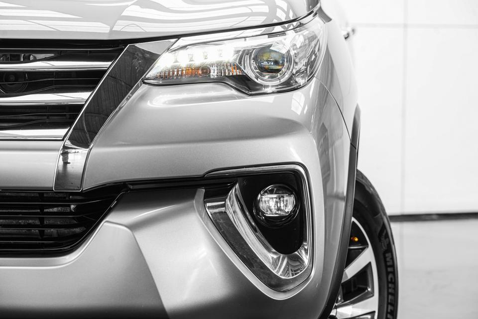 2018 TOYOTA FORTUNER 2.4 V 4WD สีเทา ไมล์ 147768 กม.  9