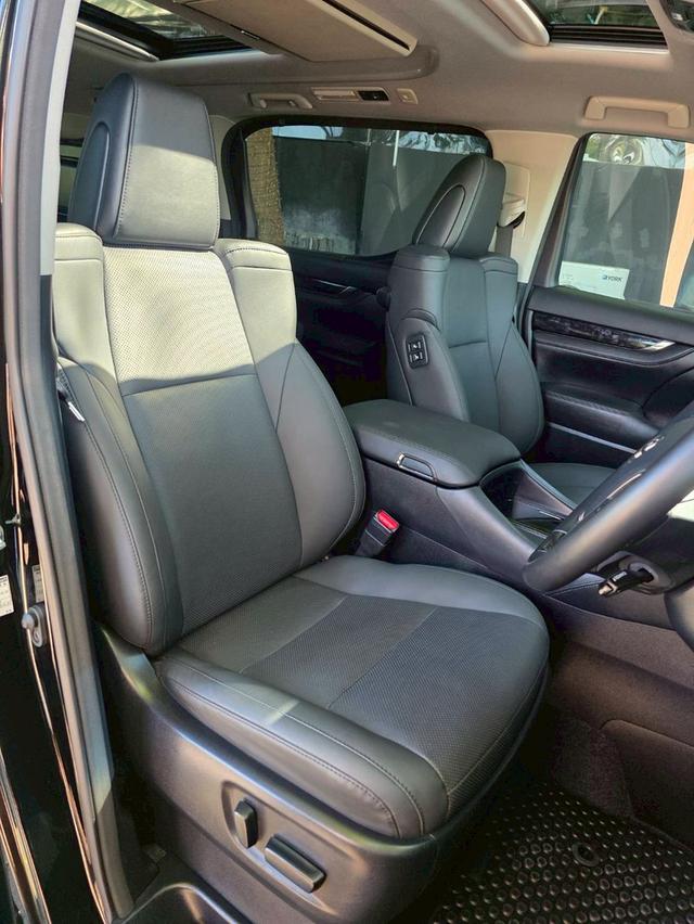Toyota ALPHARD 2.5SC PACKAGE สีดำ ปี 2022 ไมล์ 10,000 กม. 8