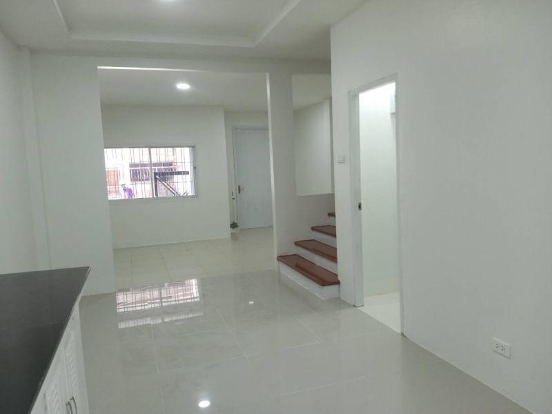 ขาย : ทาวน์เฮ้าส์ 3 ชั้น,เนื้อที่ 20 ตรว. ,หมู่บ้านปั้นทองนิเวศน์ 3 ถ.ลาดปลาเค้า ซอย 76  6