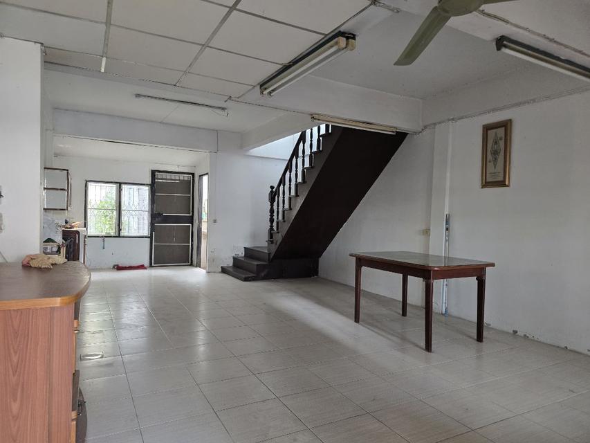 ขายทาวน์เฮ้าส์ 2 ชั้น หมู่บ้านเย็นสุข ลาดพร้าว 87 หลังริม 32 ตร.วา 2