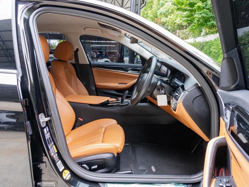 BMW 530E 2.0 ELITE G30 LCI 2023ซีดานผู้บริหาร Plug-in Hybrid ชาร์จไฟได้ รูปที่ 16