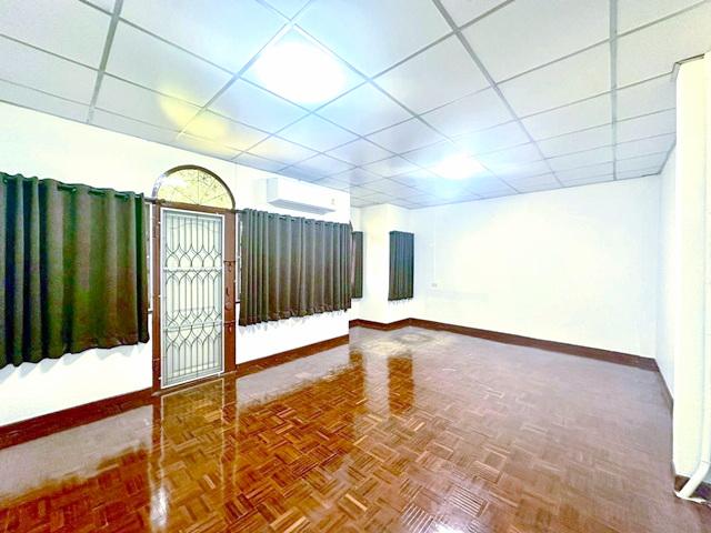 กรุงเทพกรีฑา ยินดีต้อนรับชาวต่างชาติ ให้เช่าบ้านเดี่ยวใหญ่ 40ตร.ว.พระราม9 300ม. 200ตร.ม. รามคำแหง18-24 3-4นอน 2น้ำ ตรงข้ 7