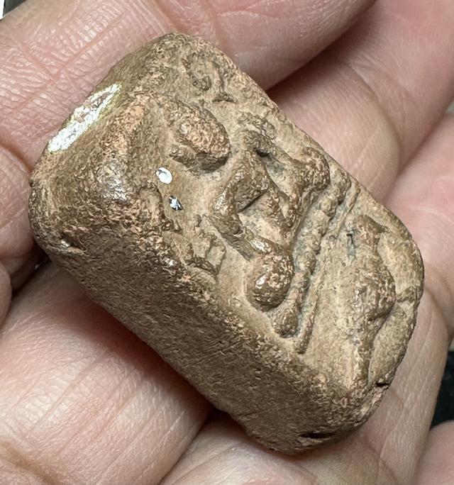 พระเนื้อดิน องค์ละ 800