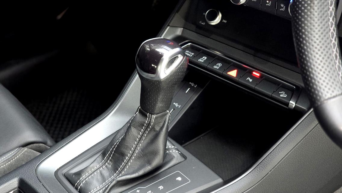 รหัสรถ WB36 Audi Q3 Sportback 40TFSI Quattro S Line Black Edition  ปี 2022 15