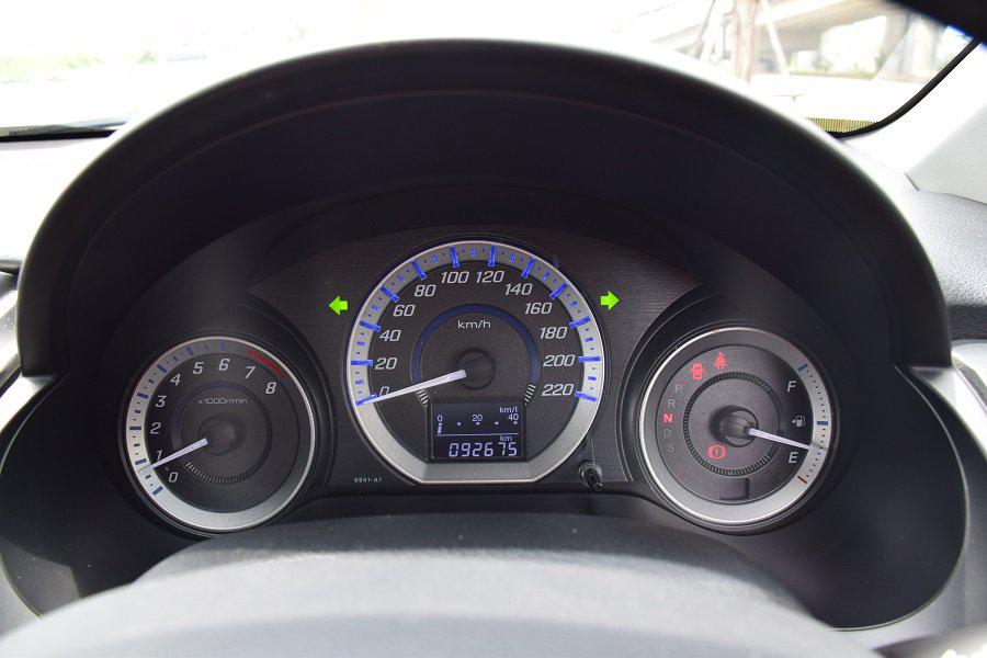ปี2011 /HONDA CITY 1.5SV ตัวท็อป / คันนี้ ออกรถ 99 บาท /เกียร์แพดเดิลชิฟ /ชุดแต่ง แม็กหล่อๆ /โทร 0957401229 ไอดีไล UTBP  3