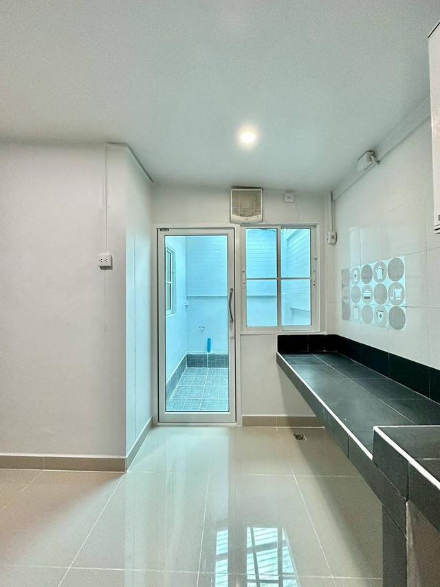 หมู่บ้านบัวทอง2 ติดรถไฟฟ้าสายสีม่วง สถานีคลองบางไผ่ ทาวน์เฮาส์ 2 ชั้น ตกแต่งใหม่พร้อมอยู่ หน้าบ้านไม่ชนใคร ทำเลหน้าสวน 9