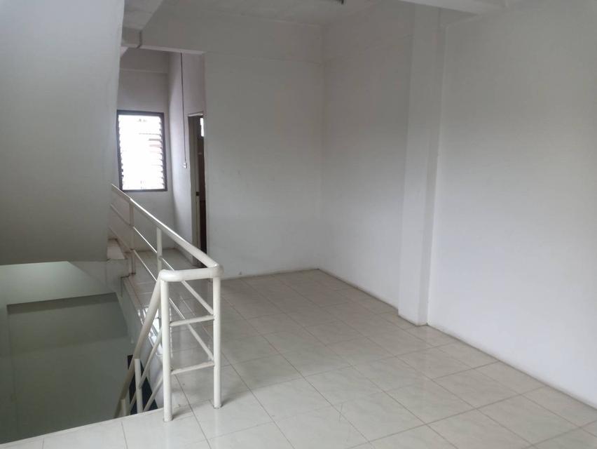 ทำเลดี หัวมุม อาคารพานิชย์ 3 ชั้น และอาคาร 1 ชั้นด้านข้าง รวมพื้นที่ใช้สอย 300 ตร.ม 40 ตร.วา ติดถ.พิชัยณรงค์สงคราม ต.สวนดอกไม้ อ.เสาไห้ สระบุรี 4