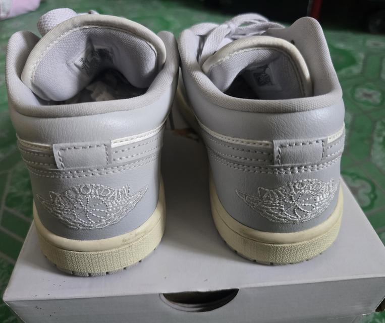 รองเท้า ไนกี้ Air jordan 1 low สีเทาขาว 4