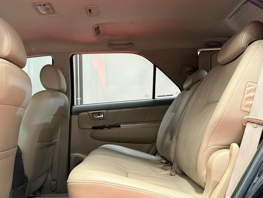2014 TOYOTA FORTUNER 3.0V รถมือเดียวออกป้ายแดง รถวิ่งน้อย ประวัติศูนย์ครบ ไม่เคยมีอุบัติเหตุครับ 15